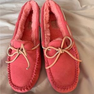 Woman’s New Pink Ugg Dakota Size 9 Slippers/Moccasins